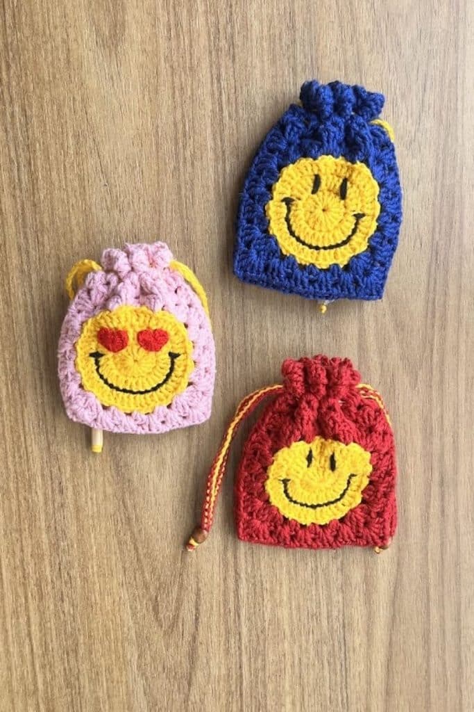 bolsa de square emoji de croche Croche by Line 3