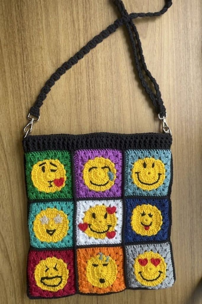 bolsa de square emoji de croche Croche by Line